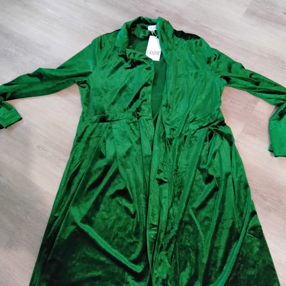Ursime velvet green jacket in size large. 
